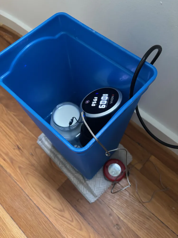 Yogurt fermenting sous vide